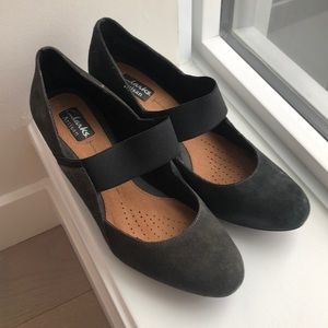 Clarks Artisan Active Air Shire Town Kitten Suede Heel Dark Grey